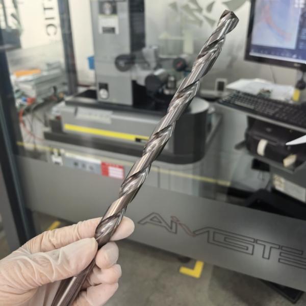 14mm Carbide Deep Hole Drill 2 Flutes Inner Coolant For Blow Mold Cooling Channels
