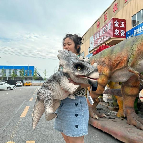 Títere de mano de dinosaurio realista de silicona impermeable para parque temático de dinosaurios SGS-CPSIA