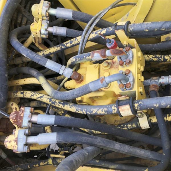 Komatsu PC 220-6 en buenas condiciones con piezas de Japón Modelo 2020 y potencia de 118 kW