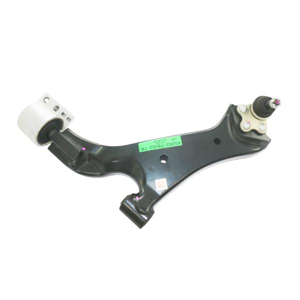 Le bras de suspension avant inférieur de Suzuki Swift R/45201-68K00