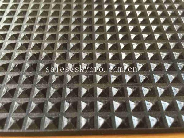 Diamond Gym Rubber Floor Matting Commerical Anti - Slip Pyramid Pattern Rubber Mat