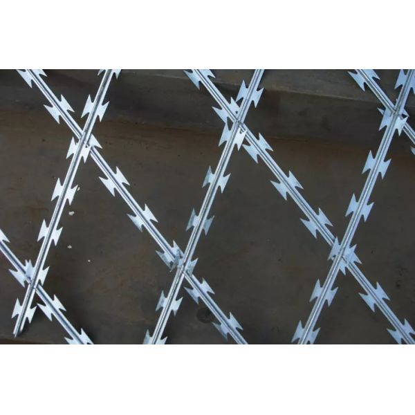 430 Stainless Steel Barbed Wire , BTO-30 Razor Blade Barbed Wire Good flexibility