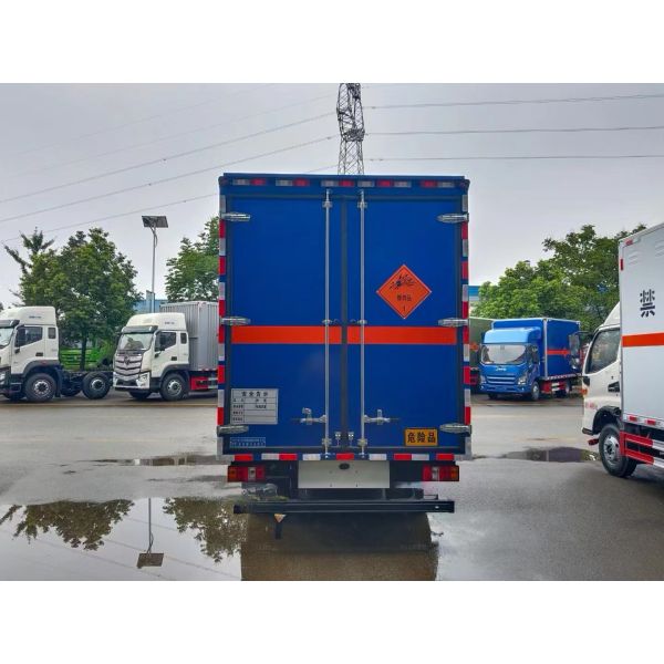 Dongfeng 4x2 6-ton, 8-ton, and 10 Ton Blasting Equipment Transport Vehicles for Sale