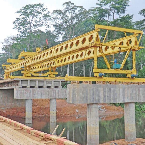 Girder Bridge Rail Running Launcher Crane With 50M Span
