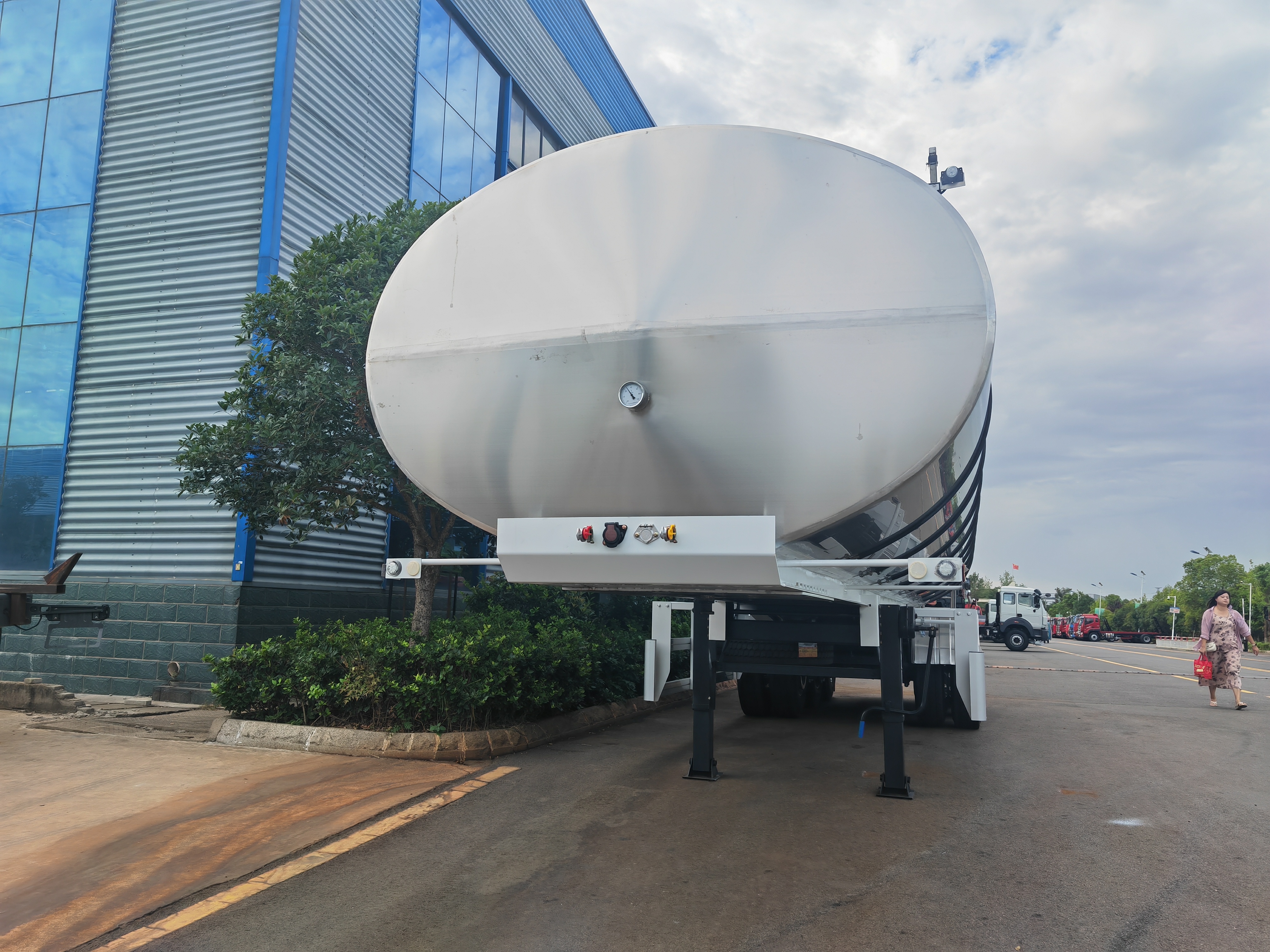 3 Axle Stainless Steel Tanker Trailer Manufacturer | CLW Group
