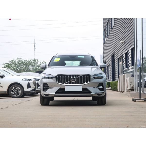 2024 Volvo XC60 B5 48V Light Hybrid 4WD Luxury Mid-Size SUV with 5 Seats and 6 Airbags