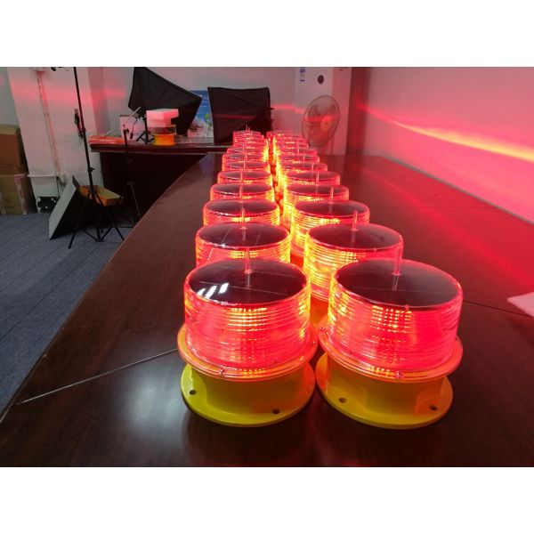 AH-SA-B Solar Airfield Runway Light with LED Life >100,000 Hours 3.7V Operating Voltage and 1.8W Output