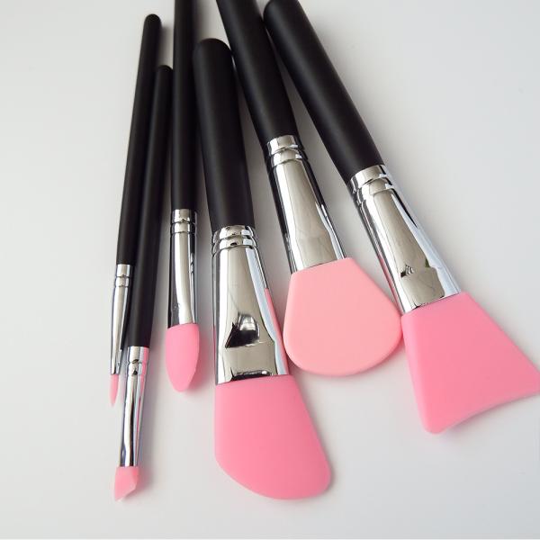 Custom Skincare Beauty Silicone Mask Brush , Wooden Handle Facial DIY Mask Brush