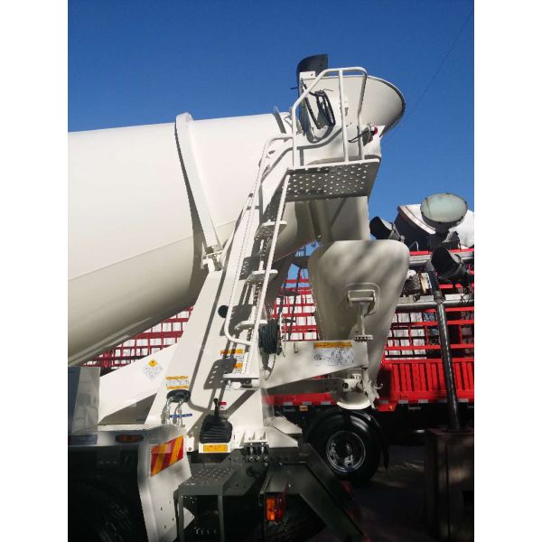 Low Noise 12m3 Concrete Construction Equipment 371hp 8*4 / Cement Mixer Truck
