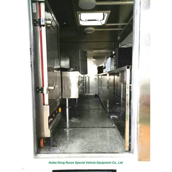 DFAC RHD / LHD 4x2 / 4x4 Mobile Kitchen Truck For Food Cooking And Selling