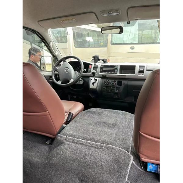 Hiace 13-Seat 4-Door Front-Wheel Drive Gasoline Engine Comfort And Accident-Free Second-Hand Minibus