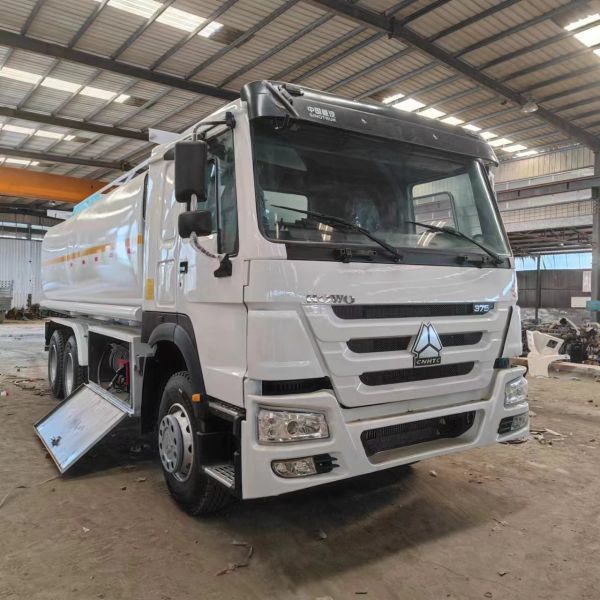 Howo 371 Used Fuel Tanker Truck Fuel Delivery Sinotruk 375 6x4 22m3 2000L 8x4