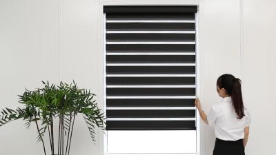 A zebra automática preta do CE cega cortinas do escurecimento do controlo a distância dia e noite
