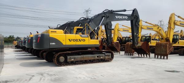 Excavadora amarelo Komatsu 460blc de segunda mão em boas condições.
