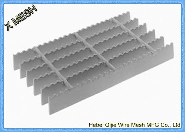 Hot Dipped Galvanized Steel Grating Serrated Welded For Platforms 25 X 3.0 Mm Type