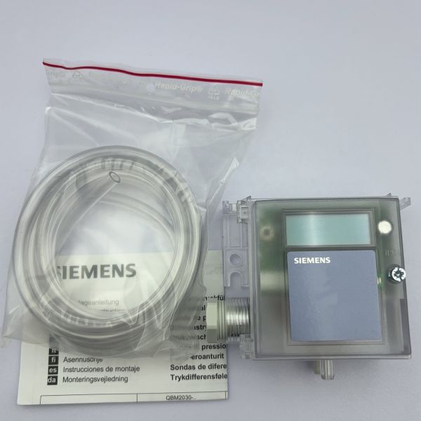 Siemens QBM3020-10 Differential Pressure Sensor for Industrial Automation with Plastic Material and Universal Motor Type
