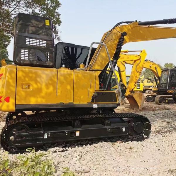 Excavadora com motor Cummins modelo 245Y de segunda mão