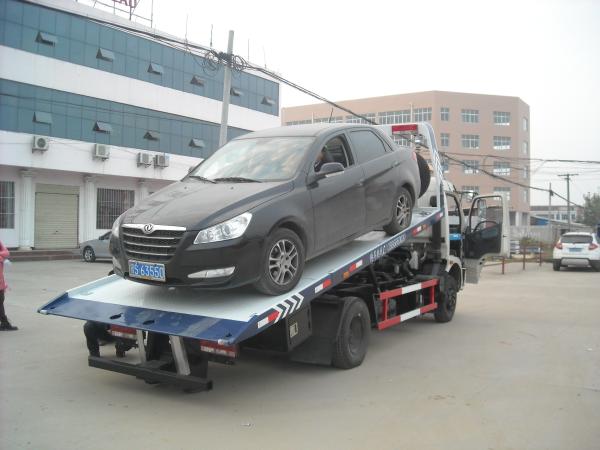 RHD White Wrecker Tow Trucks With Engine High Strength Welding Steel