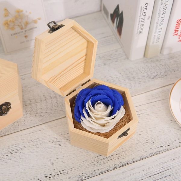 Manufacturers direct sales christmas simulation colorful rose flower gift box soap flower creative gifts