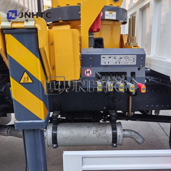 Howo Light Mini 4*4 6 roues Double rangée de cabine camion de chargement avec grues télescopiques 8 tonnes grue montée camion de chargement