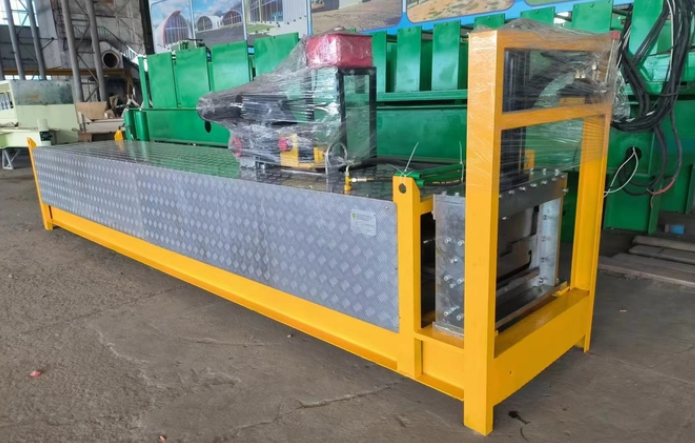 0.3-0.8 мм Алюминиевый Гальвалюм Портативный Kr18 Швовный Стоящий Крышный Ролик Формирующий Машину