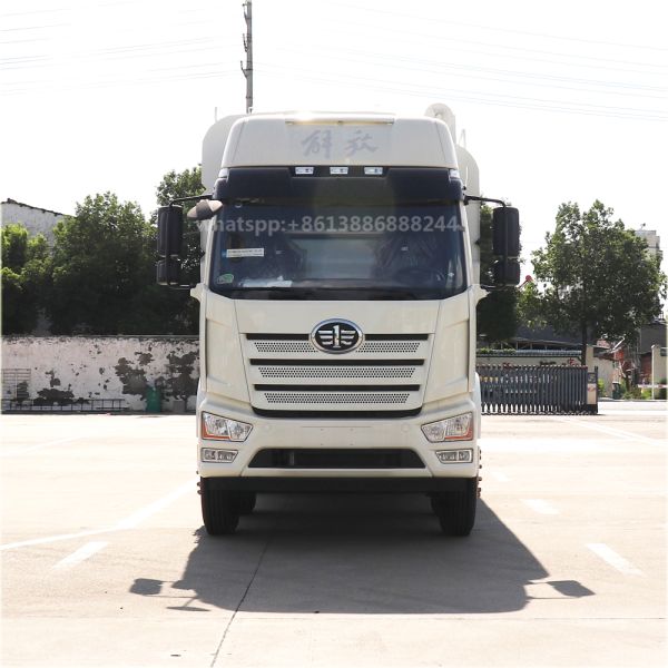 FAW 44000-48000 litros Camiones de alimentación a granel Caminos cimenteros a granel Camiones de entrega de alimentos para animales
