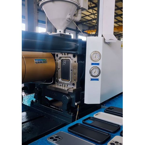 Auto Injection Molding Machine combining hand feel multiple color variants and high sales volume in various molding applications