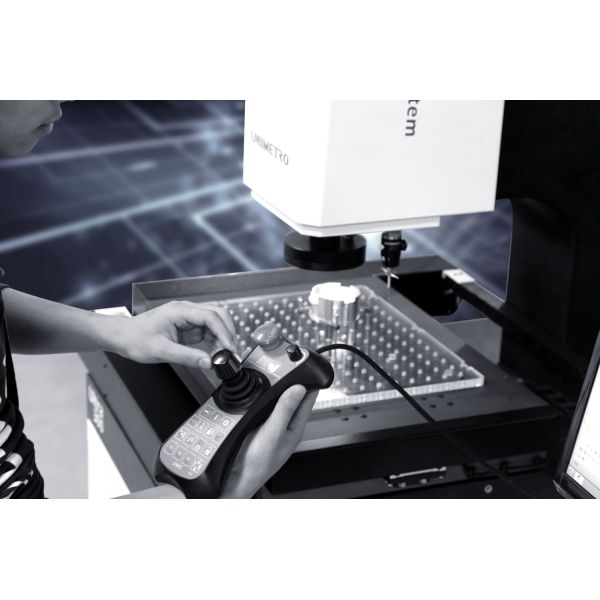 Automated Vision Measuring System with Movable Color LED Ring Light, Linear Slide Rail, and HD Camera