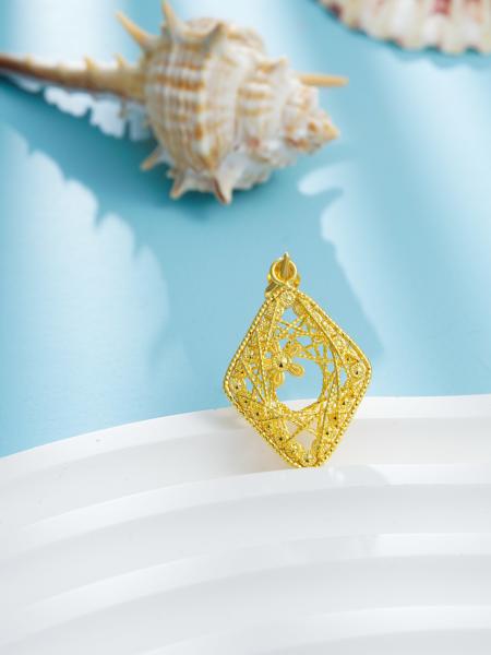 Add a Touch of Luxury to Your Everyday Look with 24K Golden Jewelry Adornments