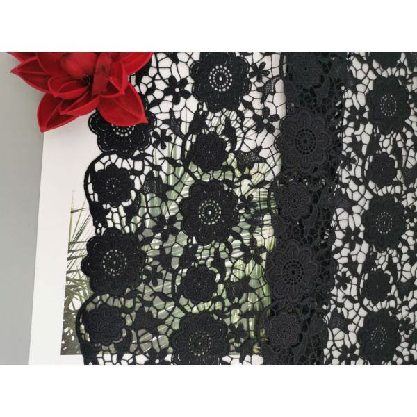 Haga a ganchillo la tela pesada del cordón del bordado de flores químico