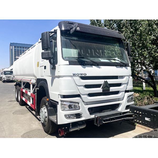 Хорошая цена Sinotruk Howo Нефтяной танк грузовик 6X4 400HP LHD Дизельное топливо Нефтяной танк грузовик