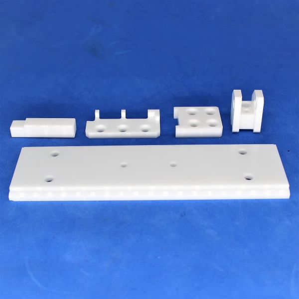 Fully Fired 99.9% Alumina Custom Ceramic Plates Ceramic Guide Plate For Solar