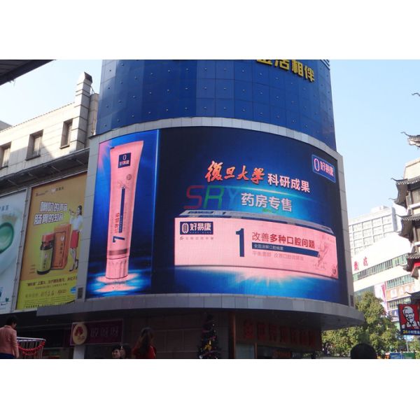 P8 LED Video Wall Rent 8M ~ 80M Viewing Distance Cylindrical LED Display
