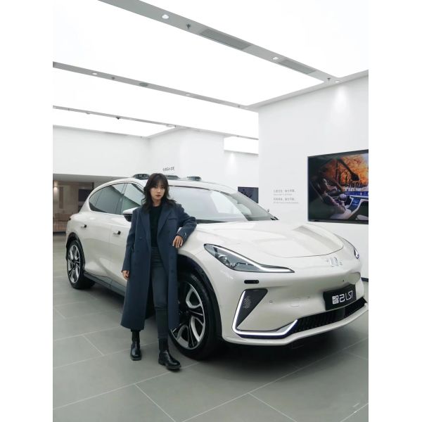 5 puertas 5 asientos Zhiji LS7 Elite RWD 20 pulgadas neumáticos SUV Ev Car Batería eléctrica recargable NEDC Alcance 602km Alta velocidad 200km/h