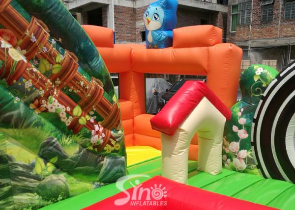 O tema da selva caçoa o parque de diversões inflável do quintal com impressão de Digitas para o divertimento exterior