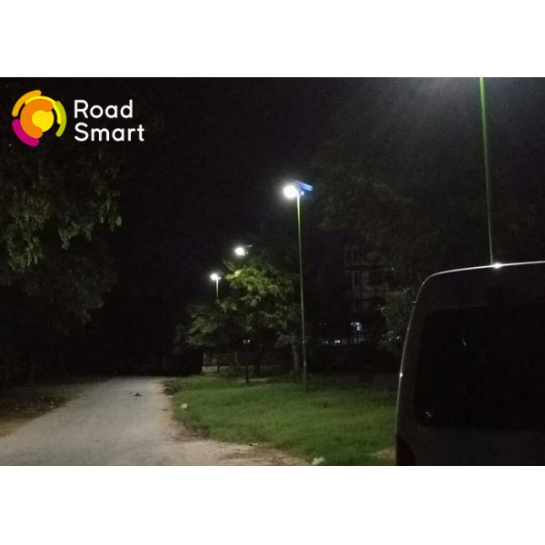Solar Powered Parking Lot Lights , All In One Solar Street Light Long Lifespan
