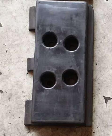 резиновые колодки экскаватора 300мм