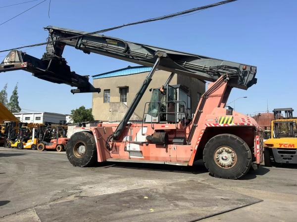 Engins de chantier lourds efficaces DRT 450 Reach Stacker d'occasion pour KALMAR