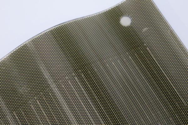 Topbest BIPV Carreaux de toit solaire Photovoltaïque 50W Panneau solaire Carreaux panneau solaire incurvé Paquet de bardeaux Poids brut 5.500kg
