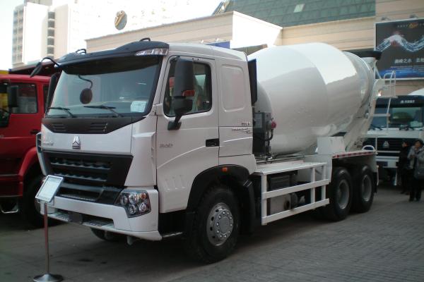 High Performance HOWO Volumetric Concrete Mixer Truck 6*4 6 CBM Long Life
