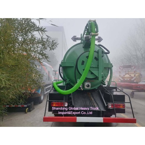 HOWO 371HP 6*4 New Condition Sewage Suction Truck for Efficient Collection