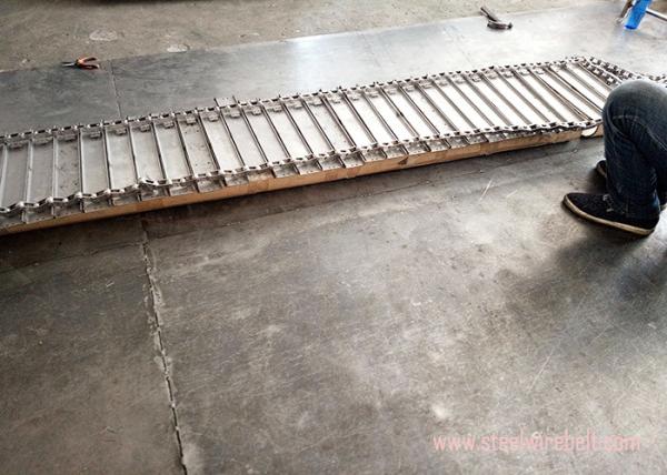 Stainless Steel Plate Conveyor Belt Chain Plate Conveyor Acid / Alkali Resistant