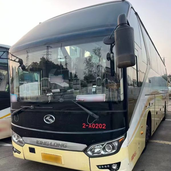 2017 -Made 46-Seat Second-Hand Diesel King Long Tourist Bus with Air Conditioning LHD Steering Position 243 kw Engine Power