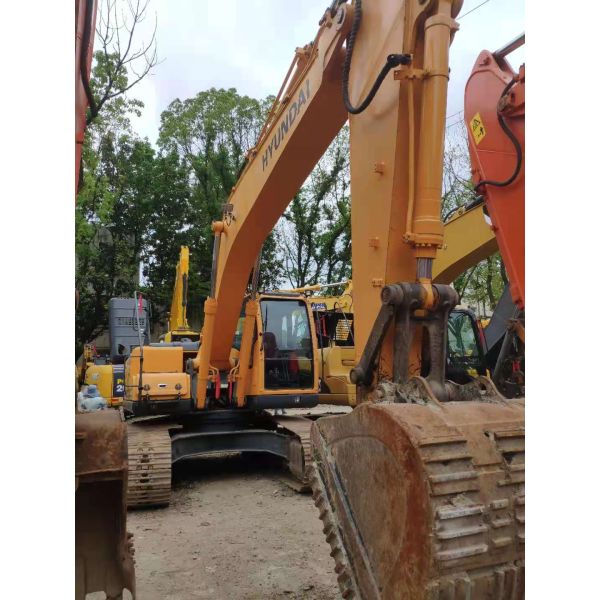 Low Hour HYUNDAI 215 Excavator 15 Tons 0.8m Bucket 120KW Engine Yellow Color 2600 Hours