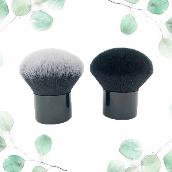 A beleza utiliza ferramentas a escova preta da composição de Kabuki das cerdas de nylon