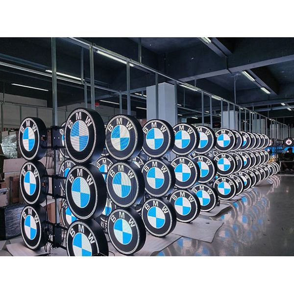 Ultra-brillante P4mm Full HD Logo LED para la promoción al por menor, 5000 nits Luminancia, Frecuencia de 3840Hz