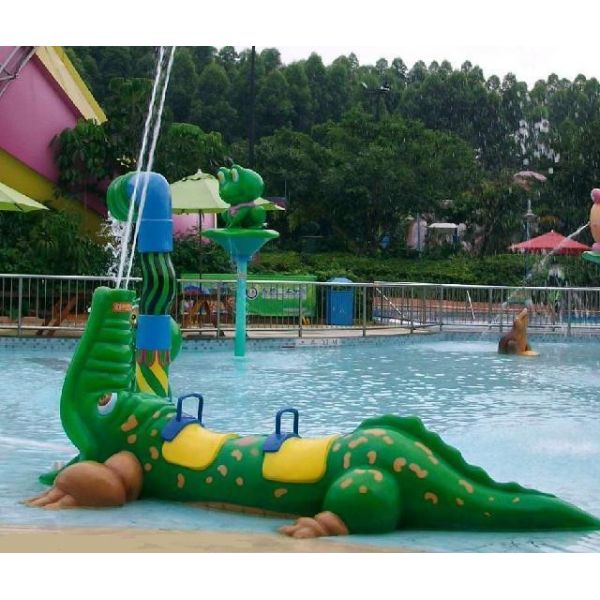 Exciting Fiberglass Crocodile Spray Water Equipment For Children Play In Splash Park