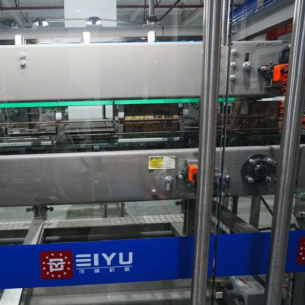 Empaquetadora de cajas envolventes totalmente automática de 30 kW con capacidad de 45 cajas/minuto y estiramiento mecánico