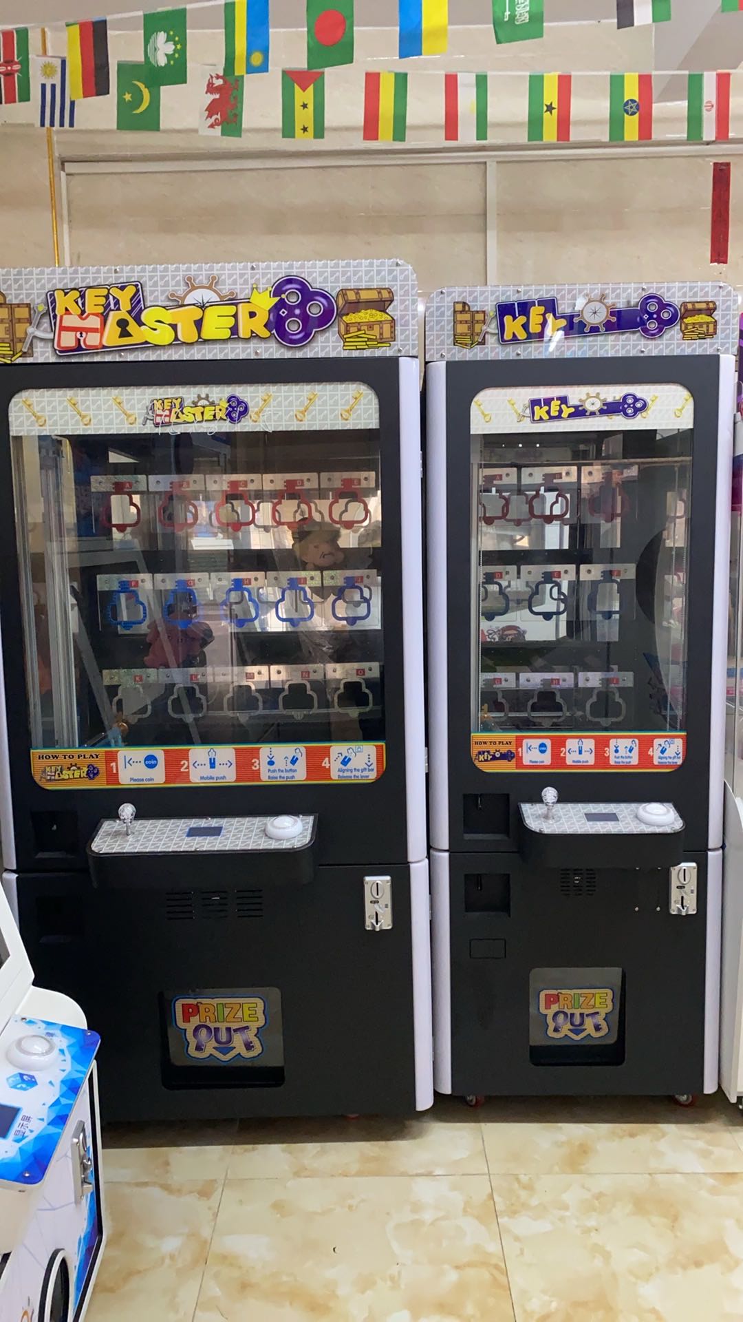 Key Master 15‑Slots Coin Operated Prize Machine, Adjustable Difficulty for Mall Arcade