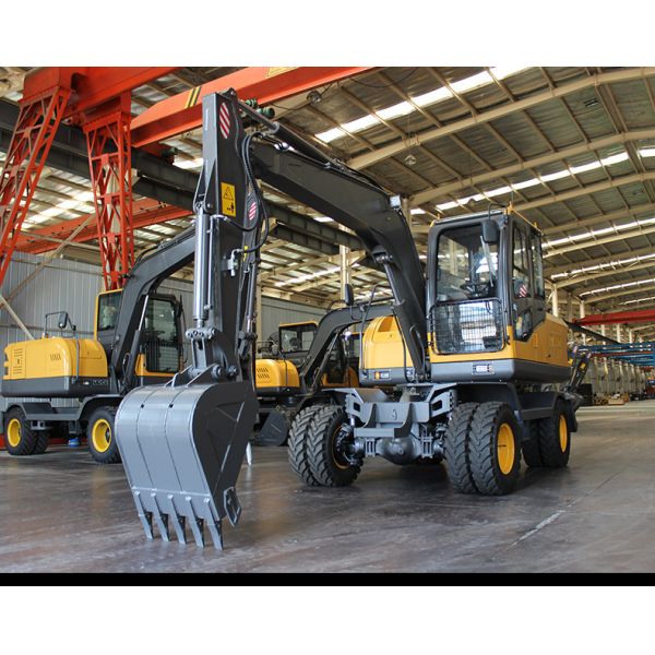 Peso de trabalho 8000KG Excavadora de rodas Trabalhos de pavimentação Trituração 0,3m3 Capacidade